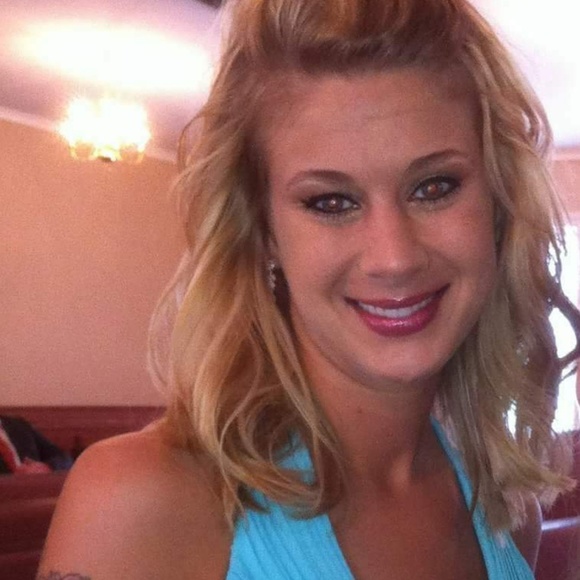 Meet your Posher, Camille - Picture 2 of 4